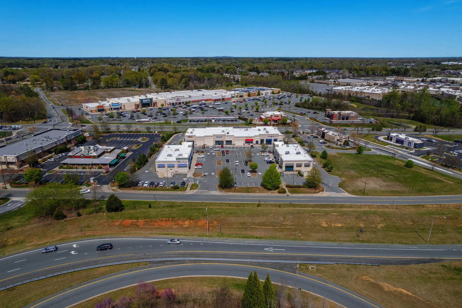 Alamance Crossing — Lease in Burlington, NC, photo 2 of 5