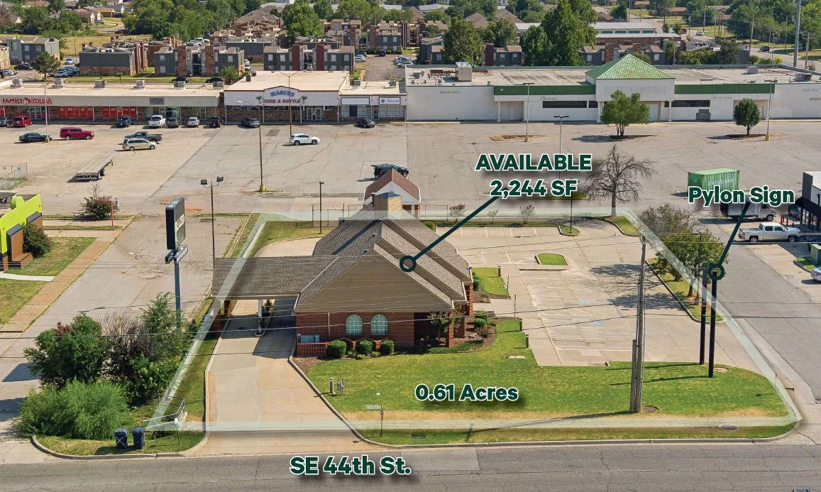 Retail in Del City, OK — Sale in Del City, OK, photo 1 of 3