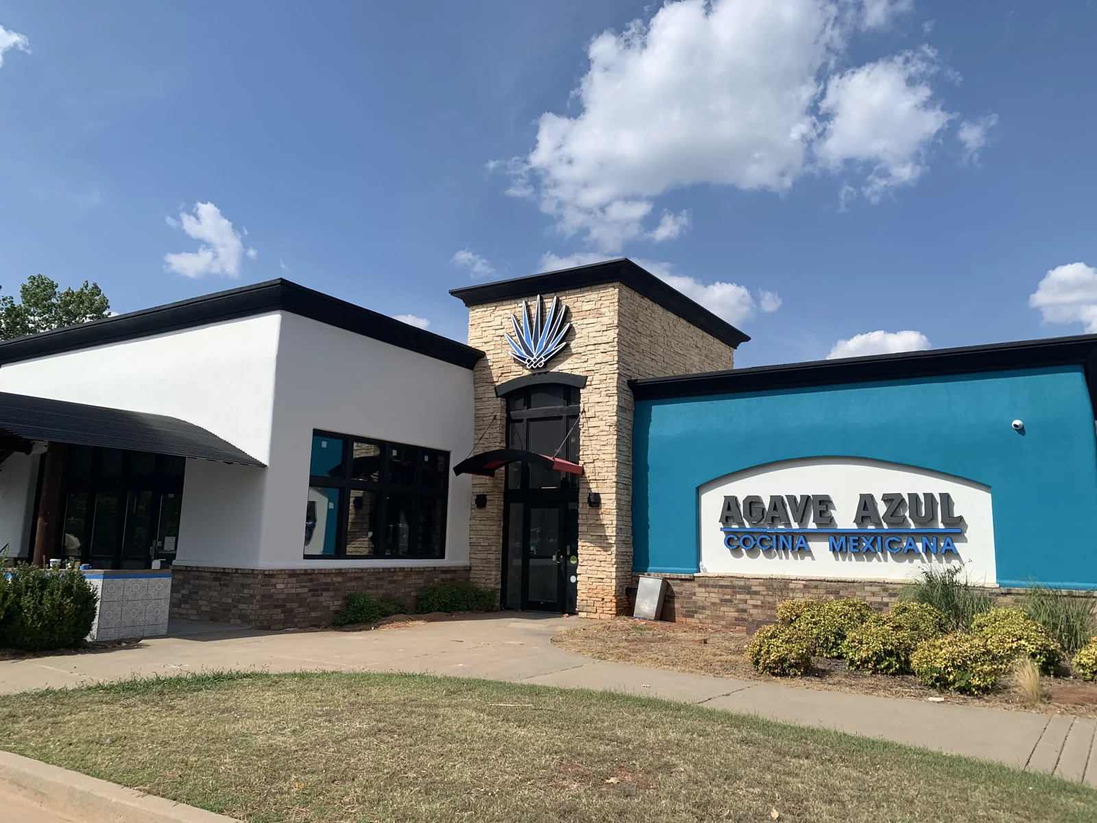 Retail in Edmond, OK — Sale in Edmond, OK, photo 1 of 2