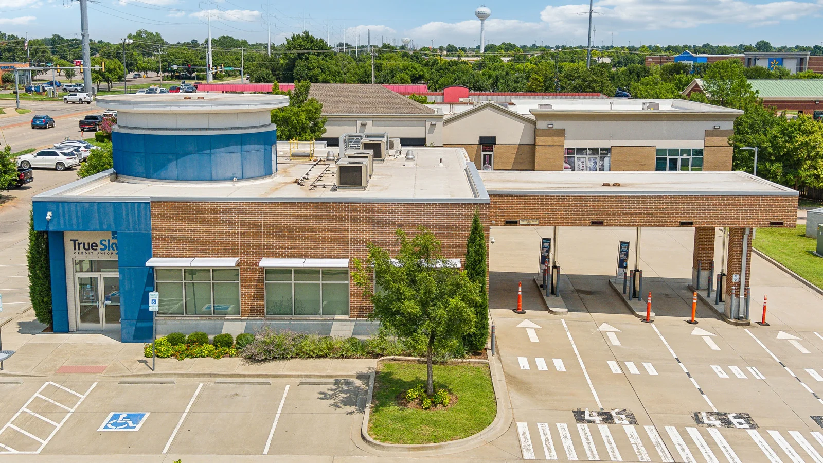 Office in Edmond, OK — Sale in Edmond, OK, photo 2 of 6