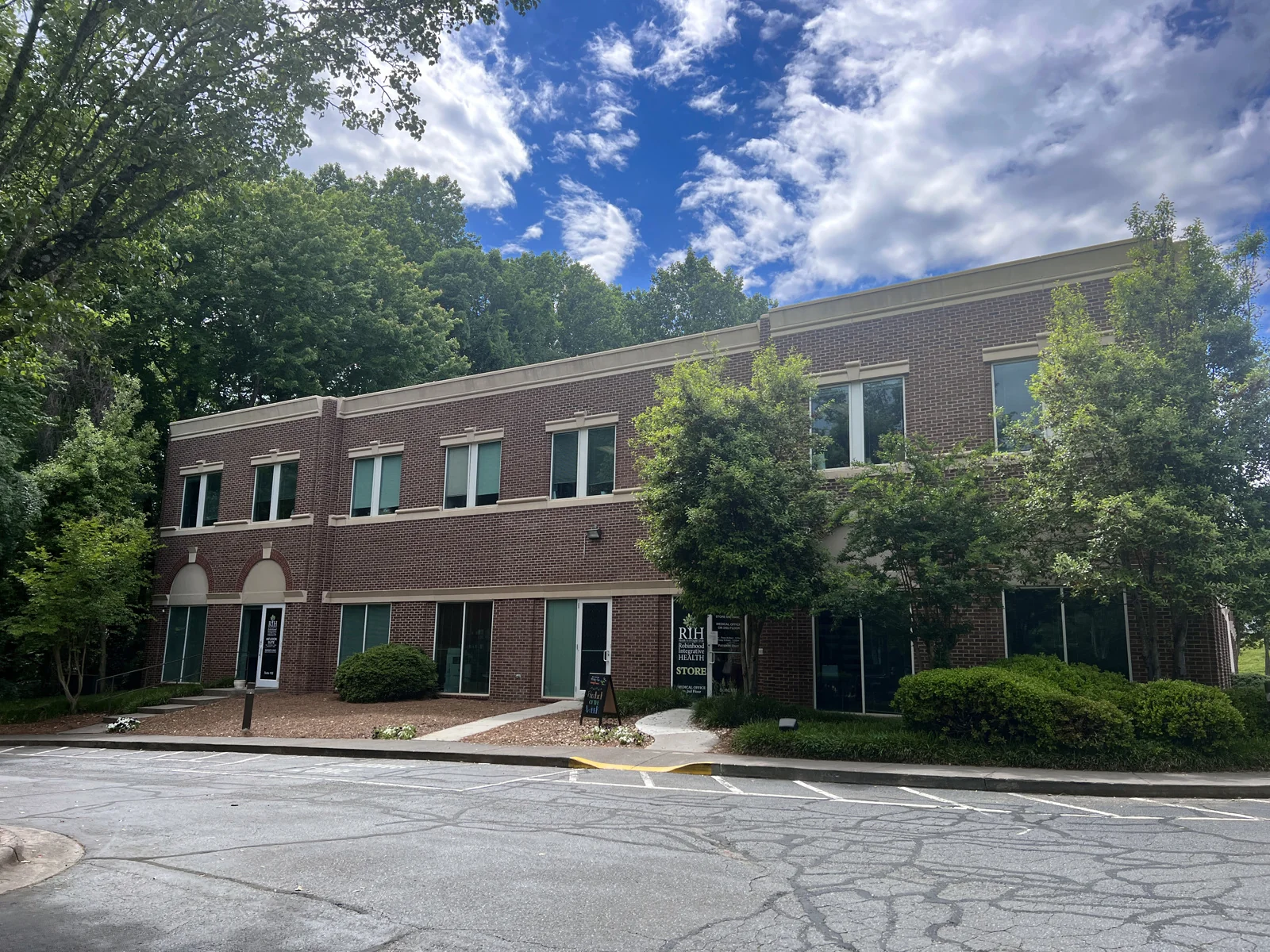 3288 Robinhood Road — Lease in Winston-Salem, NC, photo 2 of 2
