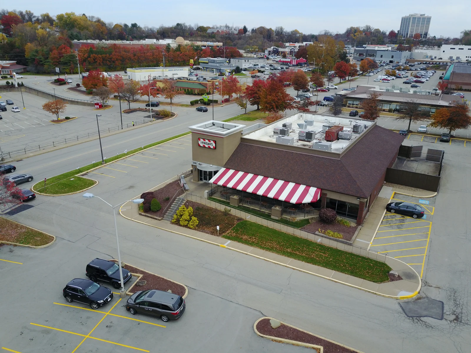 Former TGIFridays — Lease in Monroeville, PA, photo 1 of 2
