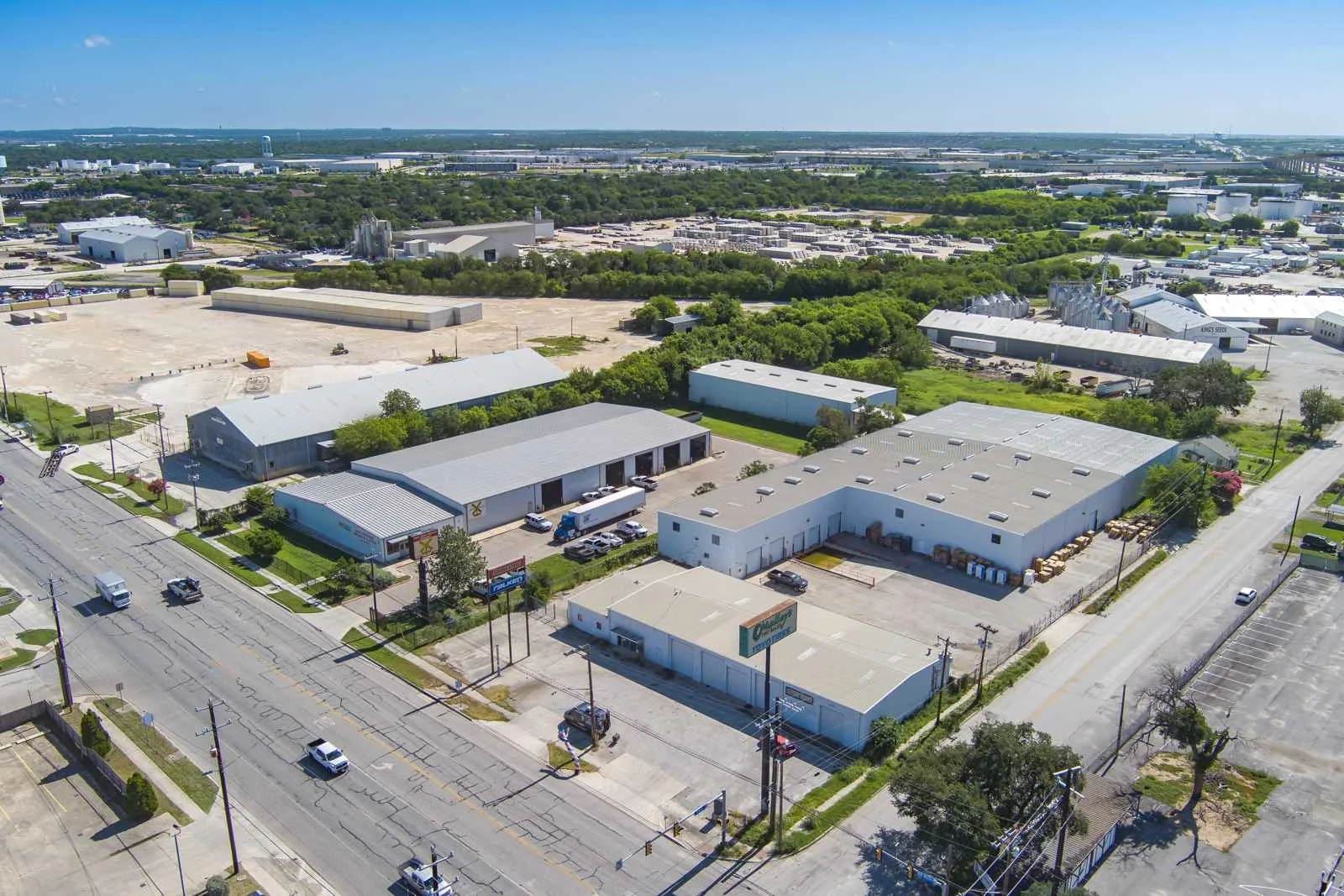 204 N WW White — Sale in San Antonio, TX, photo 1 of 8