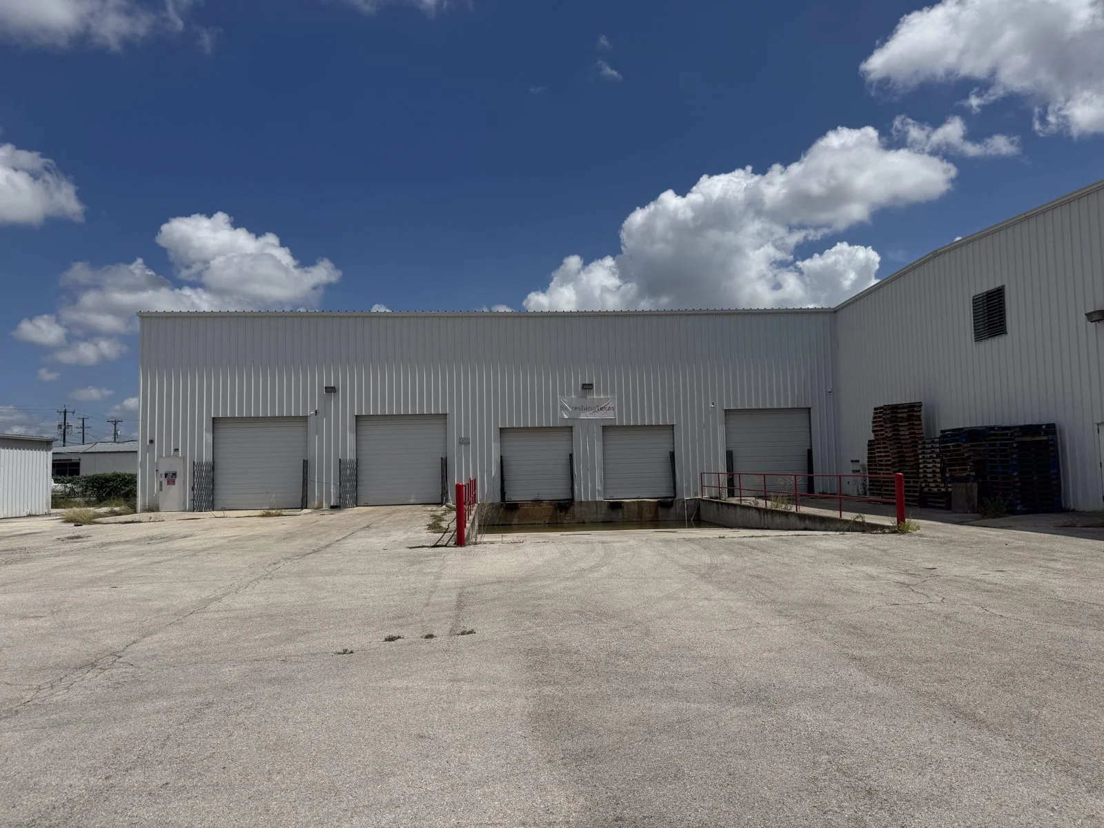 204 N WW White — Sale in San Antonio, TX, photo 7 of 8