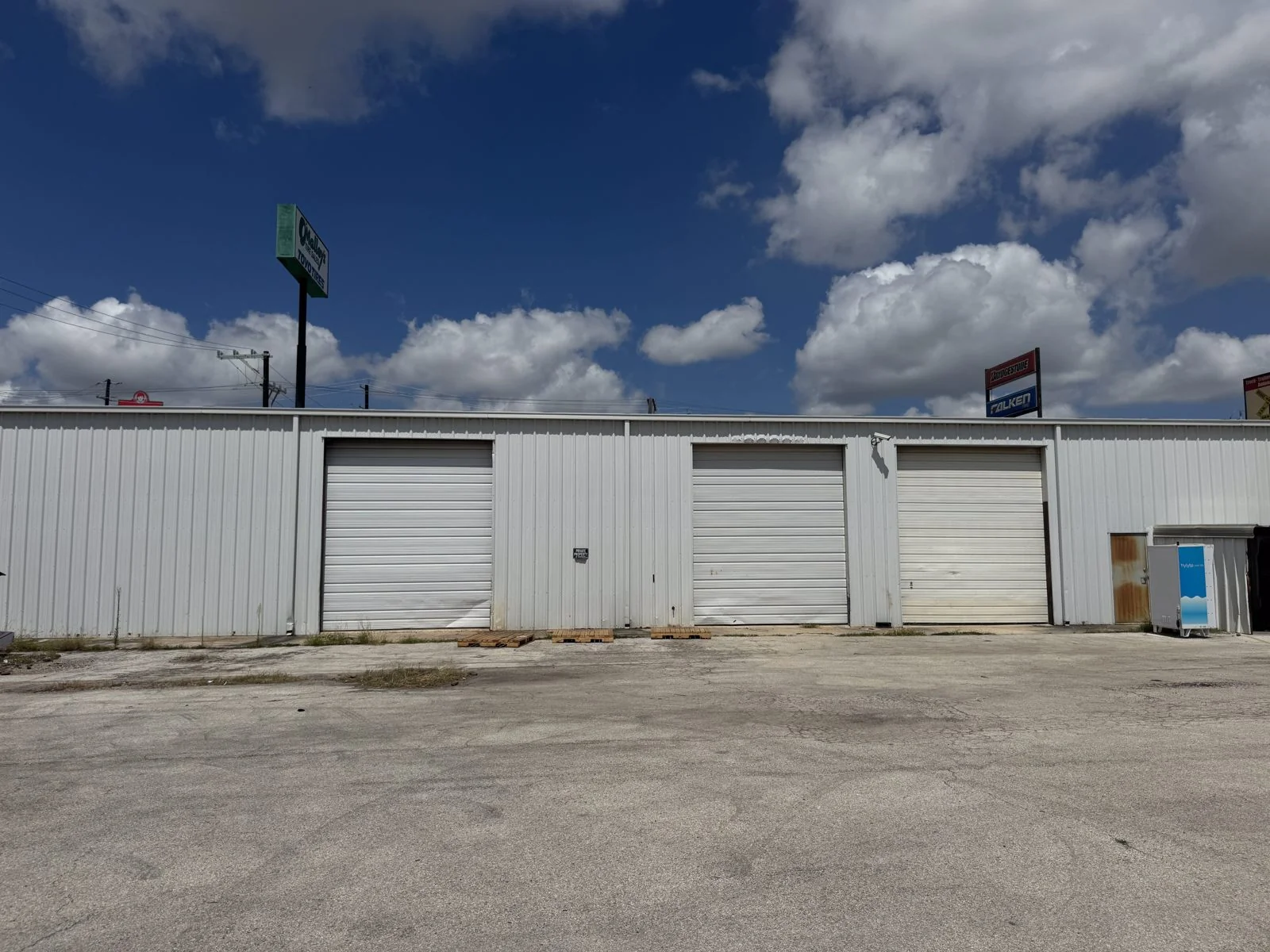 204 N WW White — Sale in San Antonio, TX, photo 8 of 8