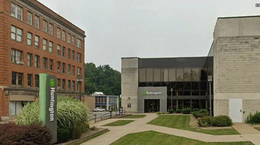 Huntington Bank Excess Office Space — Lease in Fairmont, WV, photo 2 of 2