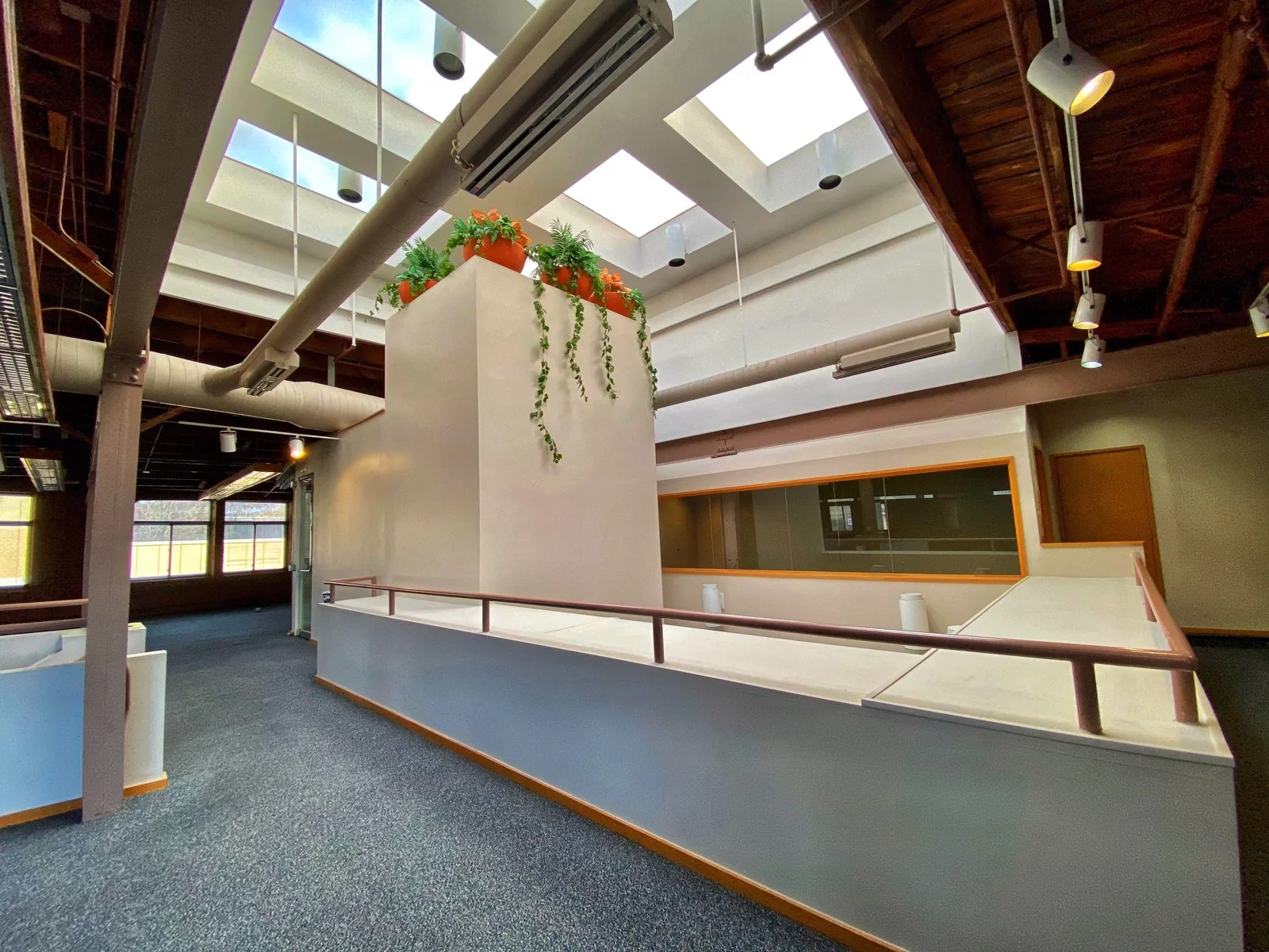 Carnegie Commons — Lease in Carnegie, PA, photo 4 of 5