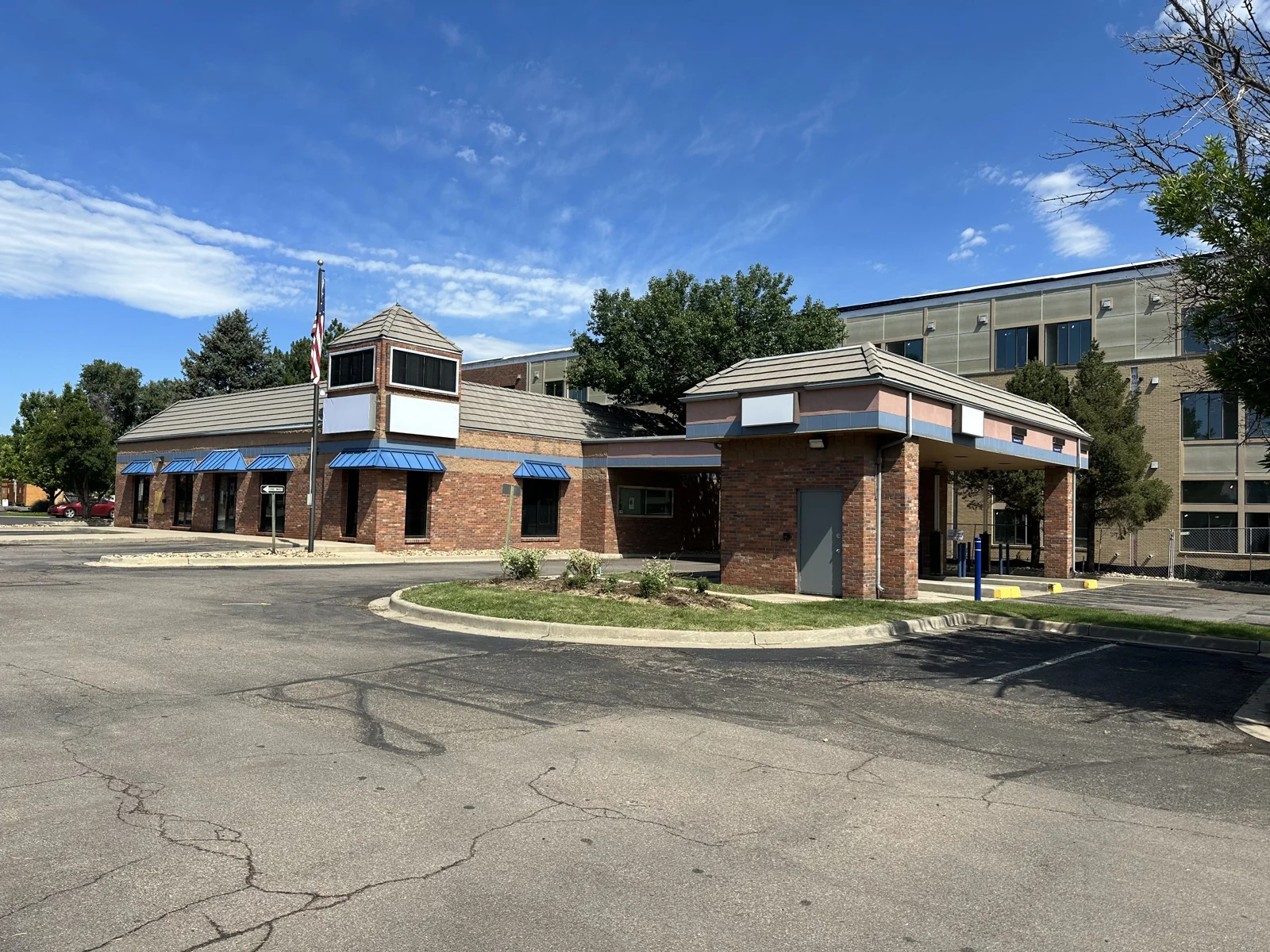 Retail in Arvada, CO - photo 1 - Arvada, CO