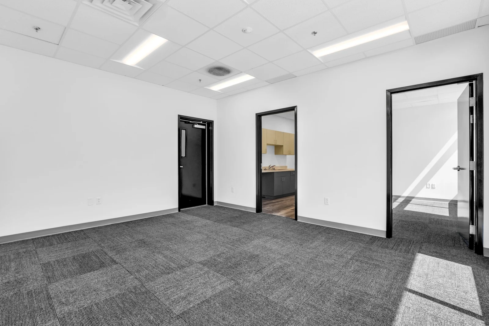 1315 Dean Forest Rd - Building 2 — Lease in Savannah, GA, photo 3 of 8