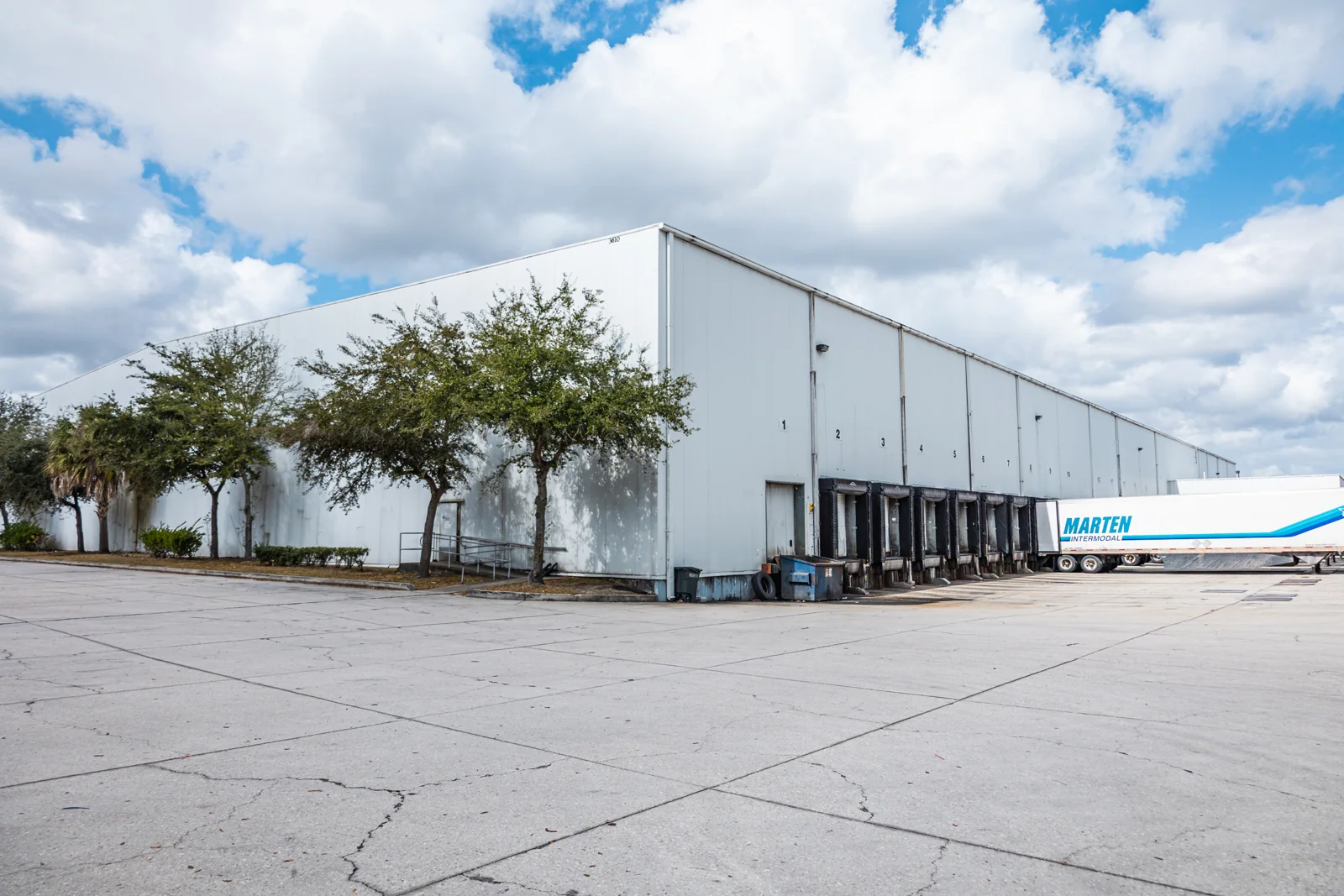 Cold Storage Facility — Lease in Leesburg, FL, photo 1 of 7