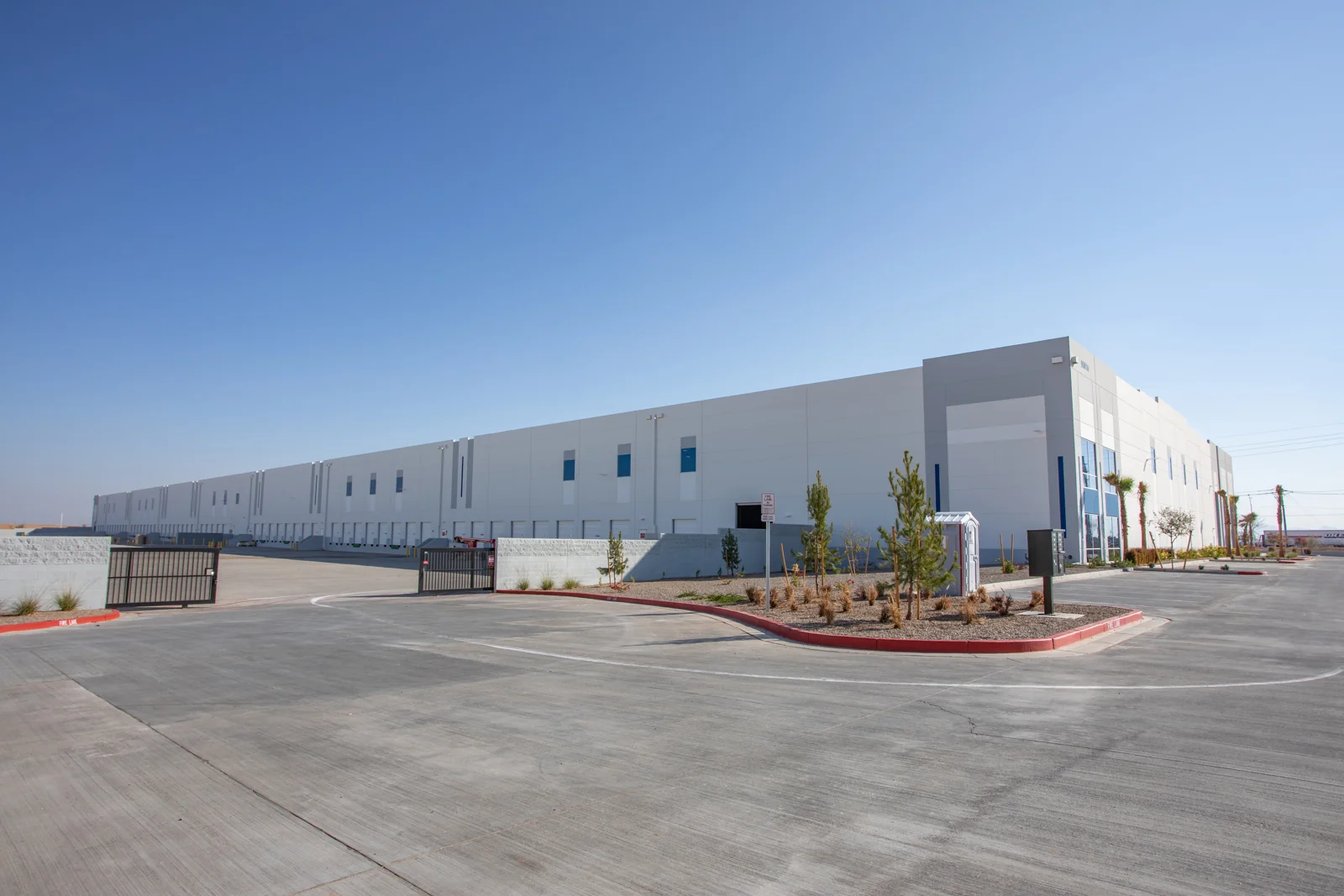LogistiCenter at Copperwing — Lease in El Mirage, AZ, photo 3 of 4