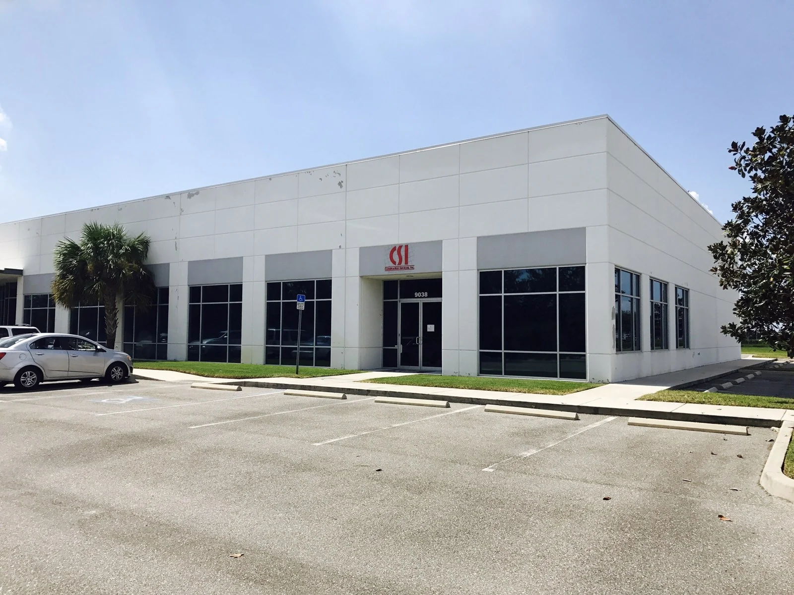 9038 Camden Field Parkway - photo 1 - Riverview, FL