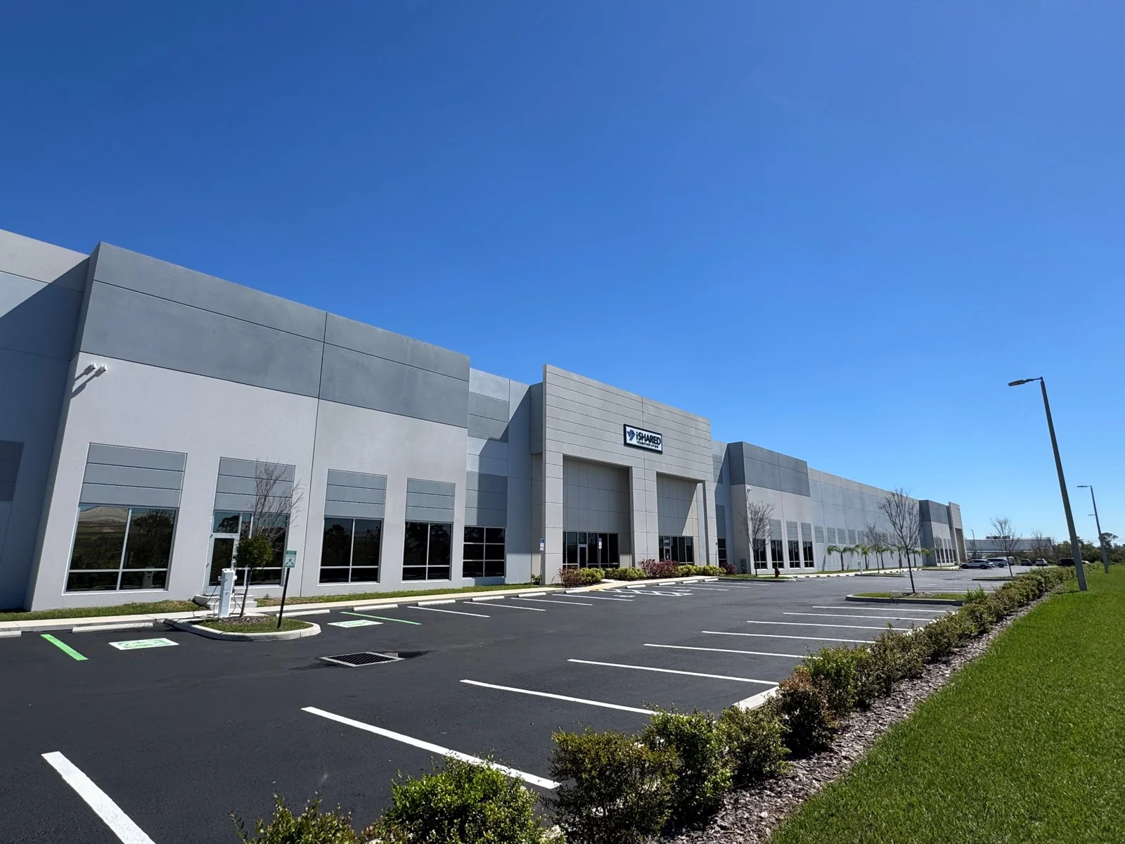 Grand Oaks 75 Business Center - Building 4 — Lease in Riverview, FL, photo 1 of 1