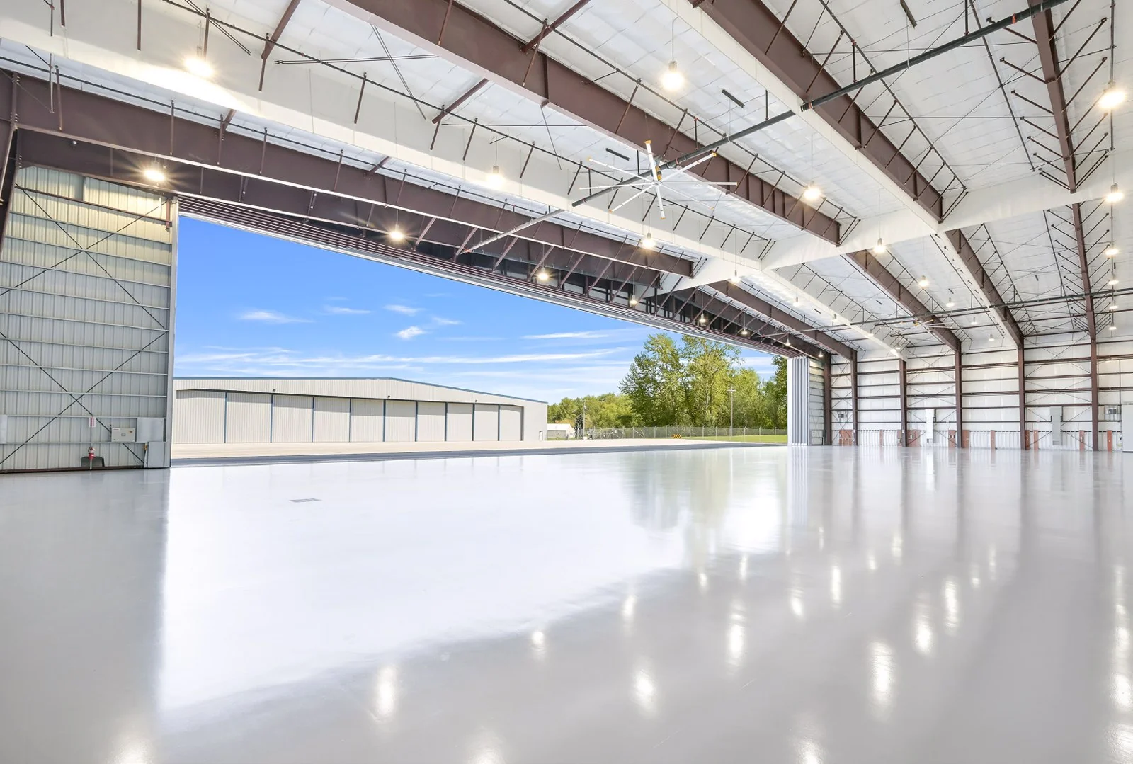 ±39,192 SF Boeing 737 Sized Aircraft Hangar Facility… — Lease in Bellingham, WA, photo 1 of 4