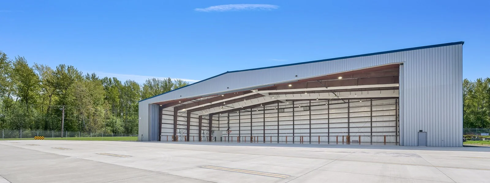 ±39,192 SF Boeing 737 Sized Aircraft Hangar Facility… — Lease in Bellingham, WA, photo 2 of 4