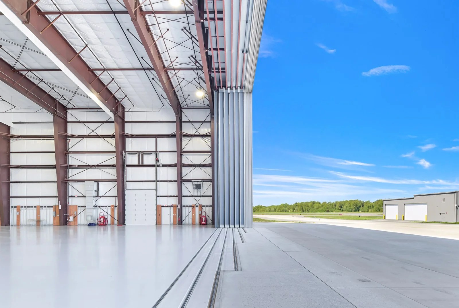 ±39,192 SF Boeing 737 Sized Aircraft Hangar Facility… — Lease in Bellingham, WA, photo 3 of 4