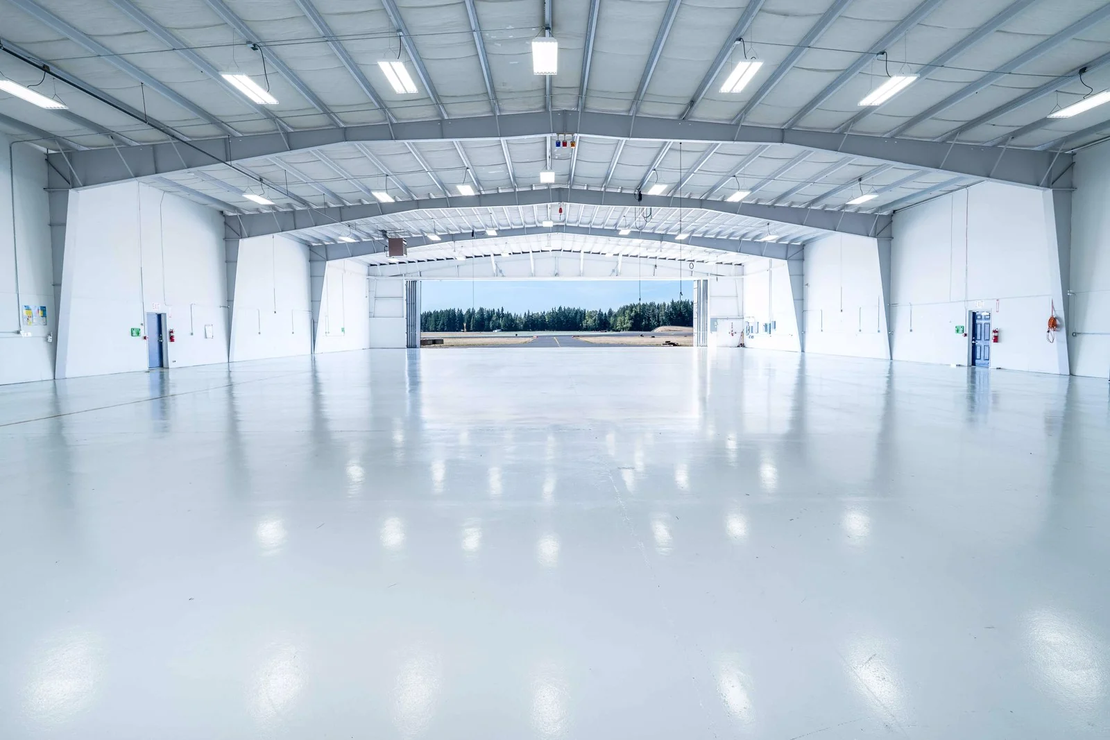 ±21,500 SF Aircraft Hangar Facility For Sale or Lease — Sale in Arlington, WA, photo 1 of 1