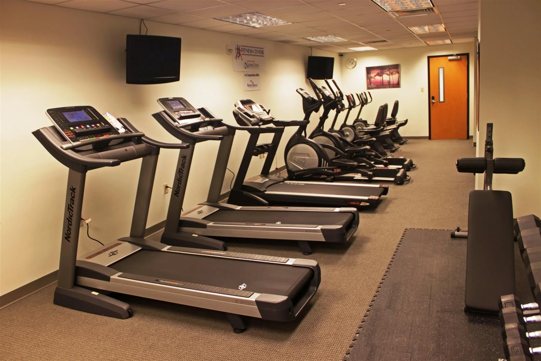 Chase Tower — Lease in Charleston, WV, photo 3 of 8