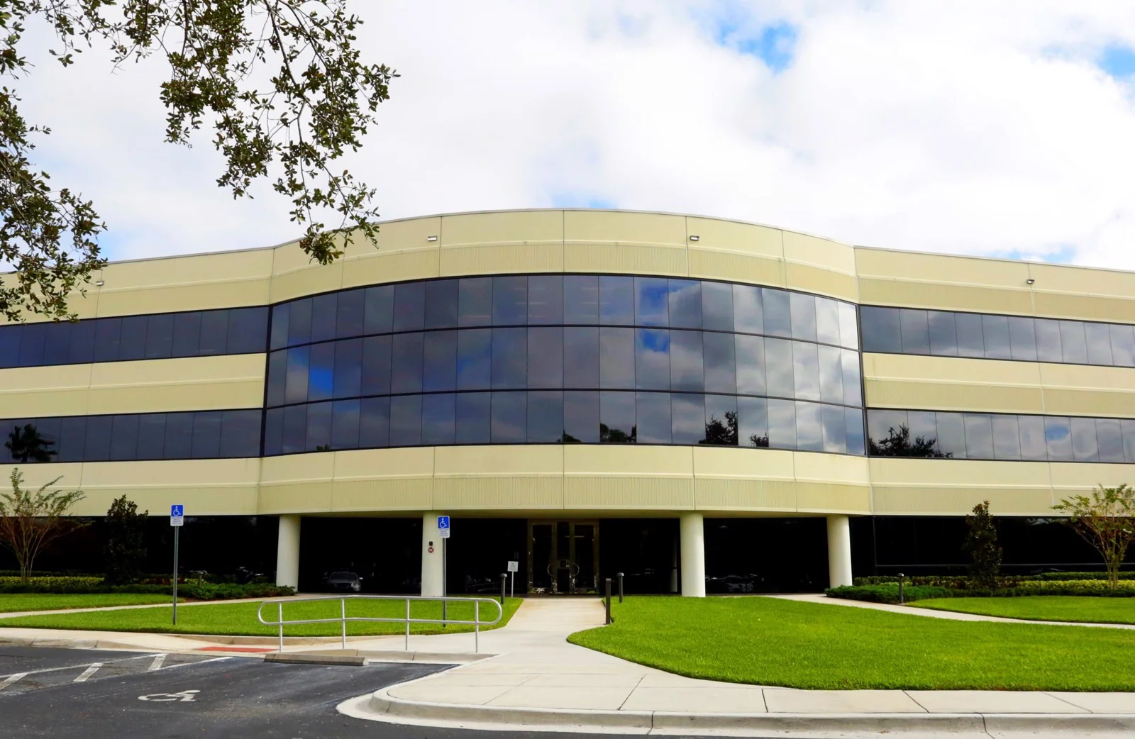 Plug & Play Sublease in Gateway Area