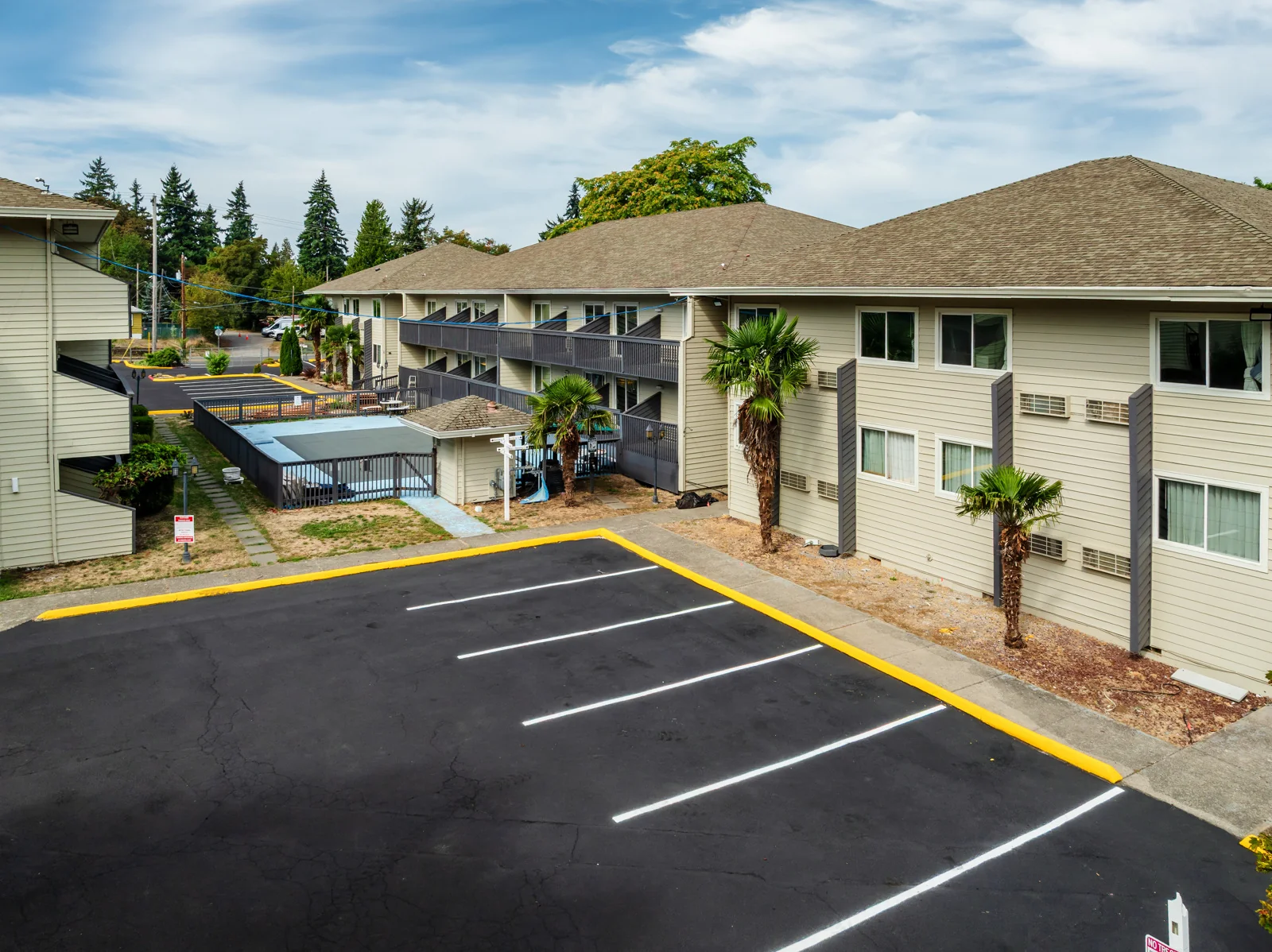 Portland Airport Motel — Sale in Portland, OR, photo 1 of 3