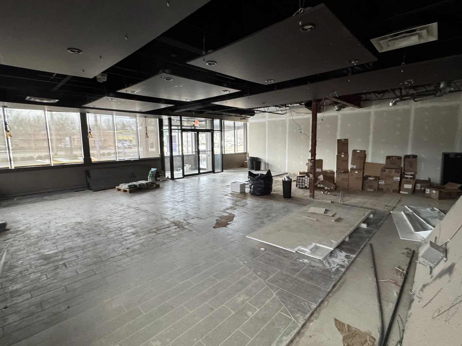 1,500 SF Retail Endcap Space Available — Lease in Mentor, OH, photo 2 of 4