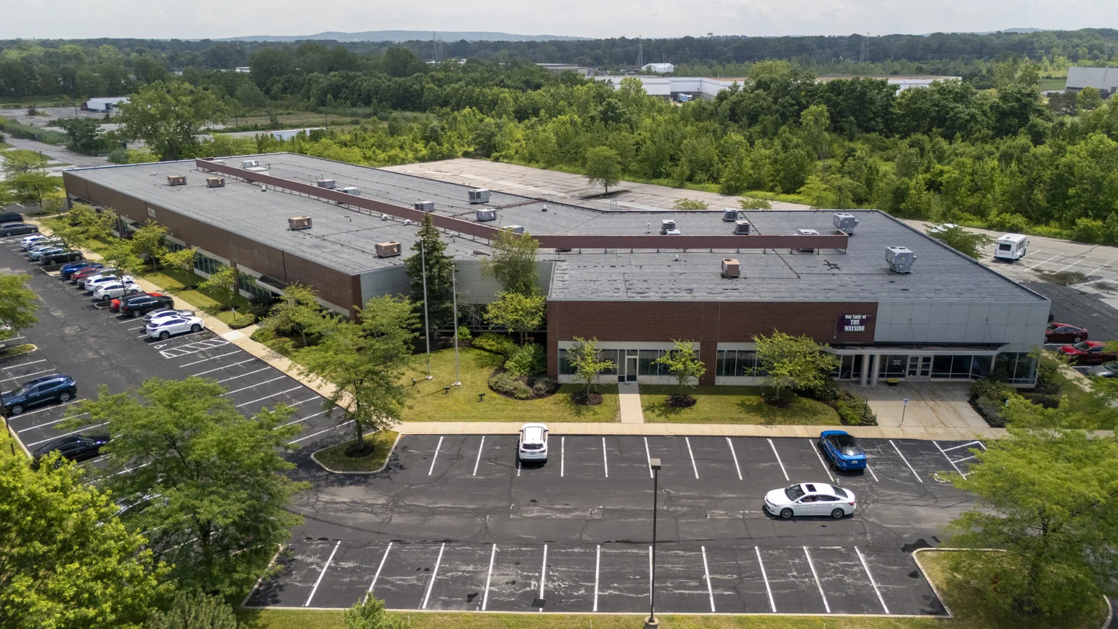 First Class Office/Warehouse/Flex Space — Lease in Mentor, OH, photo 2 of 8