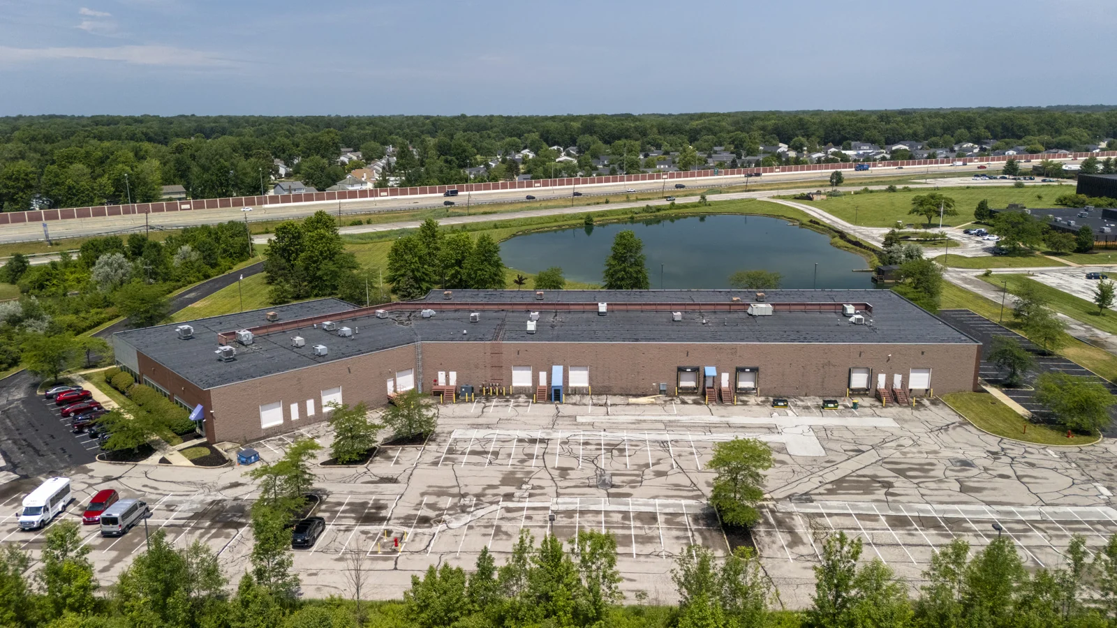First Class Office/Warehouse/Flex Space — Lease in Mentor, OH, photo 3 of 8