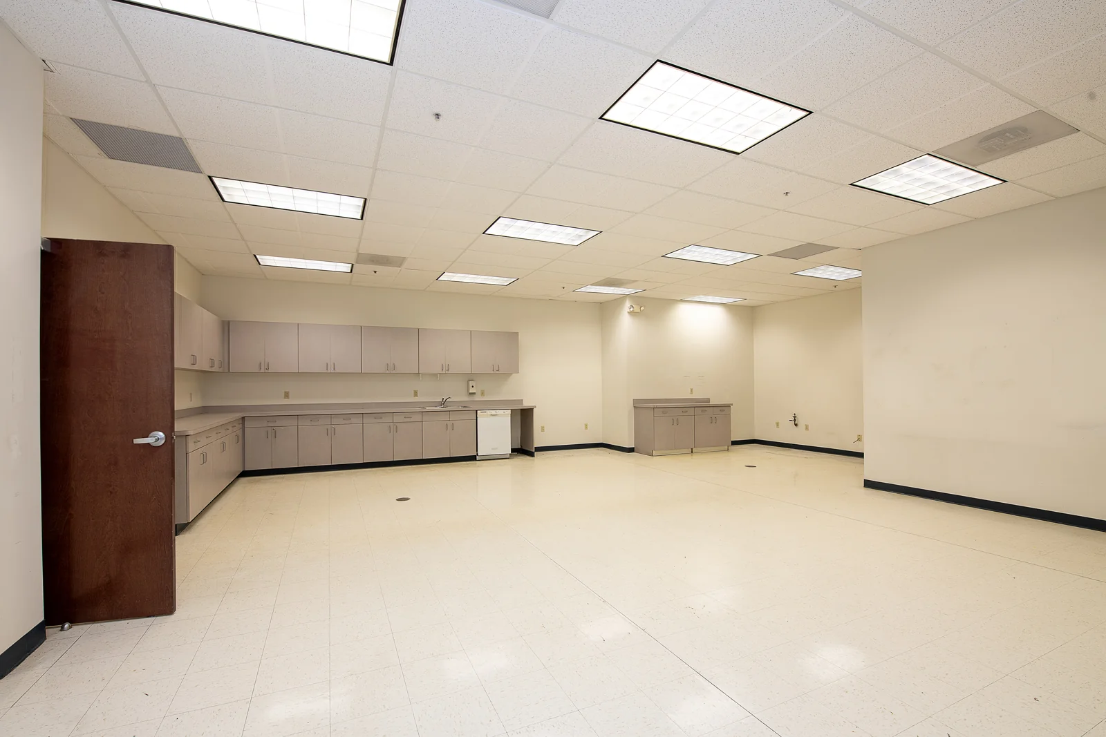 First Class Office/Warehouse/Flex Space — Lease in Mentor, OH, photo 8 of 8