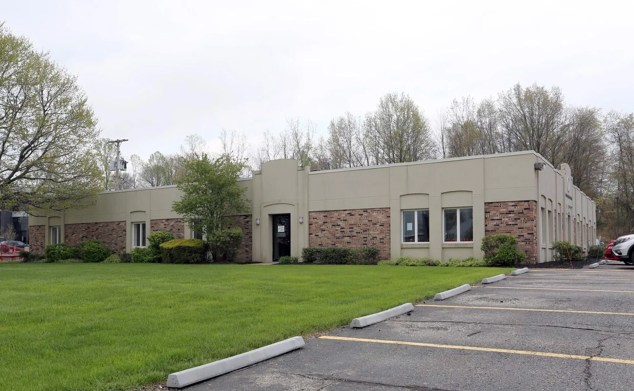 Green Medical Building - office in Akron, OH