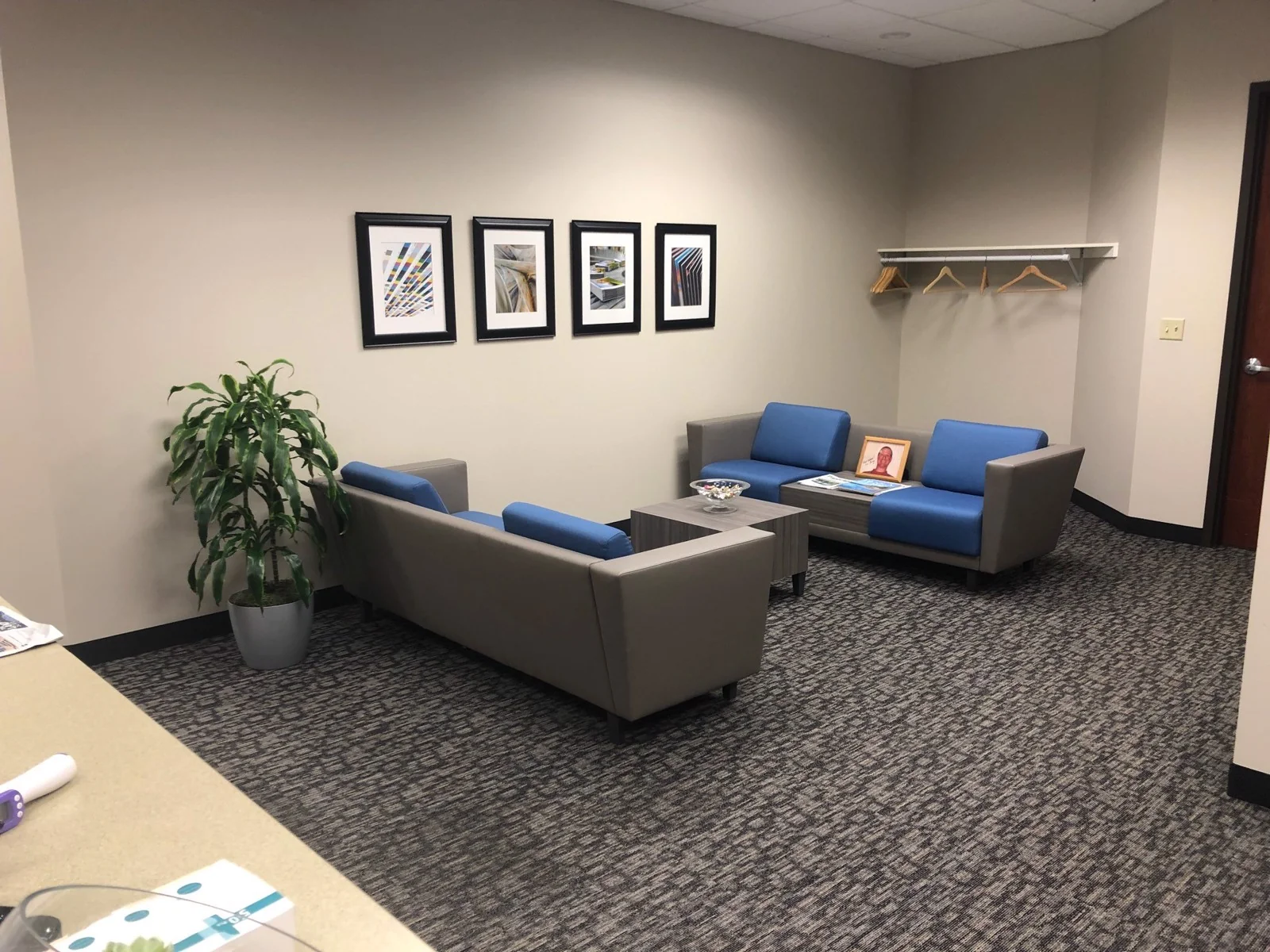 FOR SUBLEASE - OFFICE SPACE LARGE UNIT AVAILABLE - office in Hudson, OH