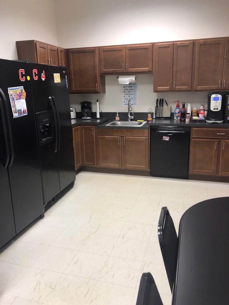 FOR SUBLEASE - OFFICE SPACE LARGE UNIT AVAILABLE - photo 4 - Hudson, OH