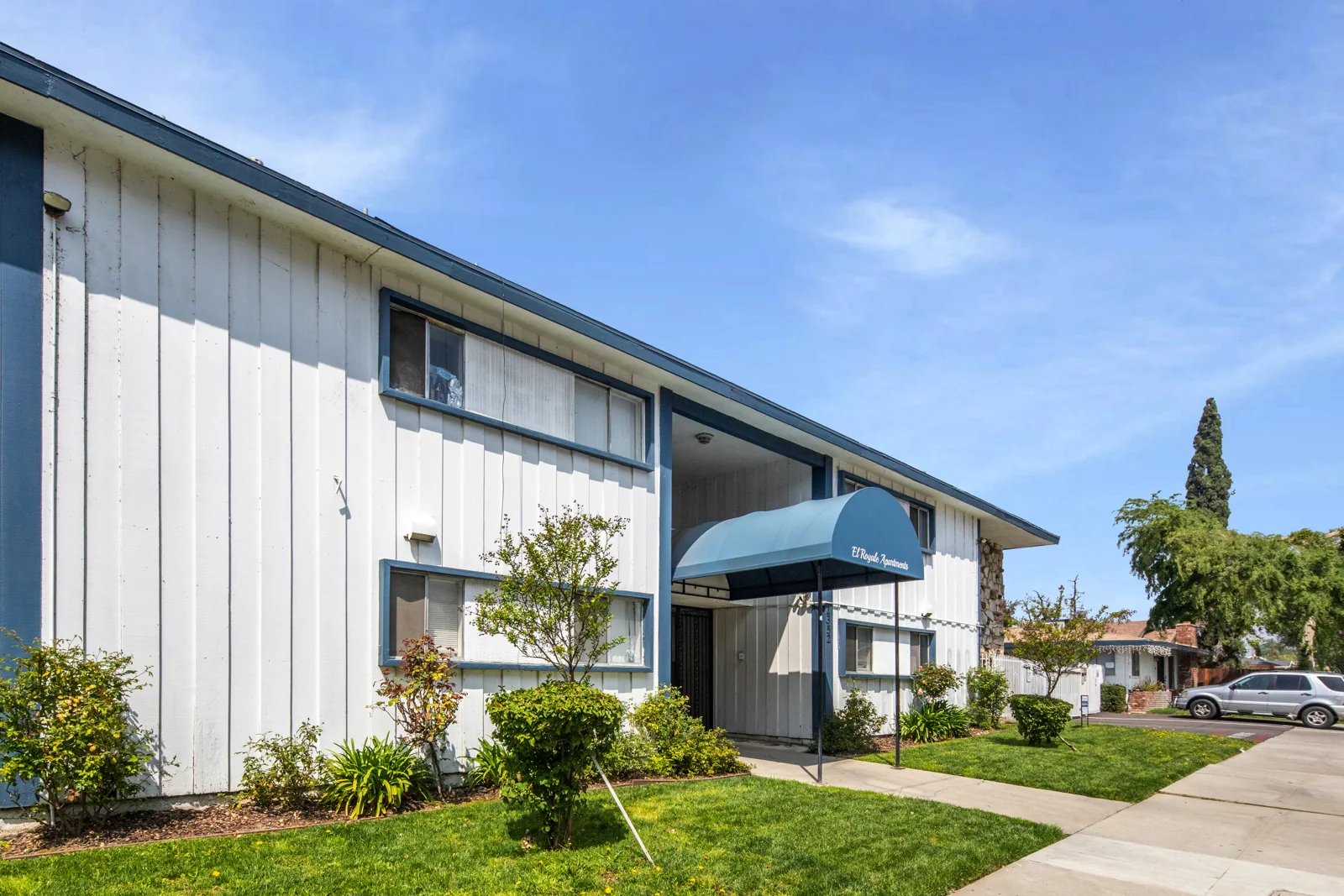 El Royale Apartments — Sale in San Bernardino, CA, photo 2 of 8