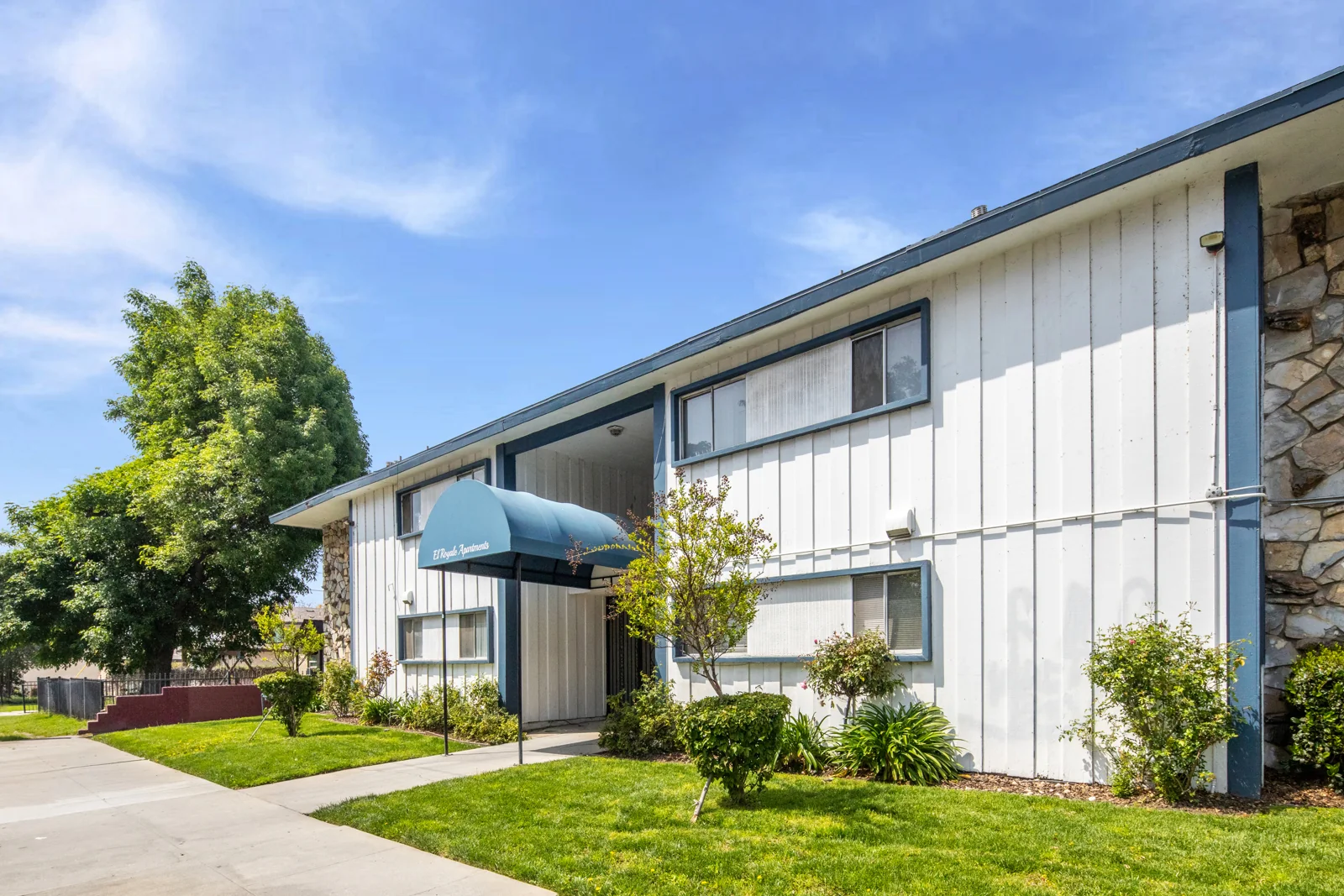 El Royale Apartments — Sale in San Bernardino, CA, photo 3 of 8