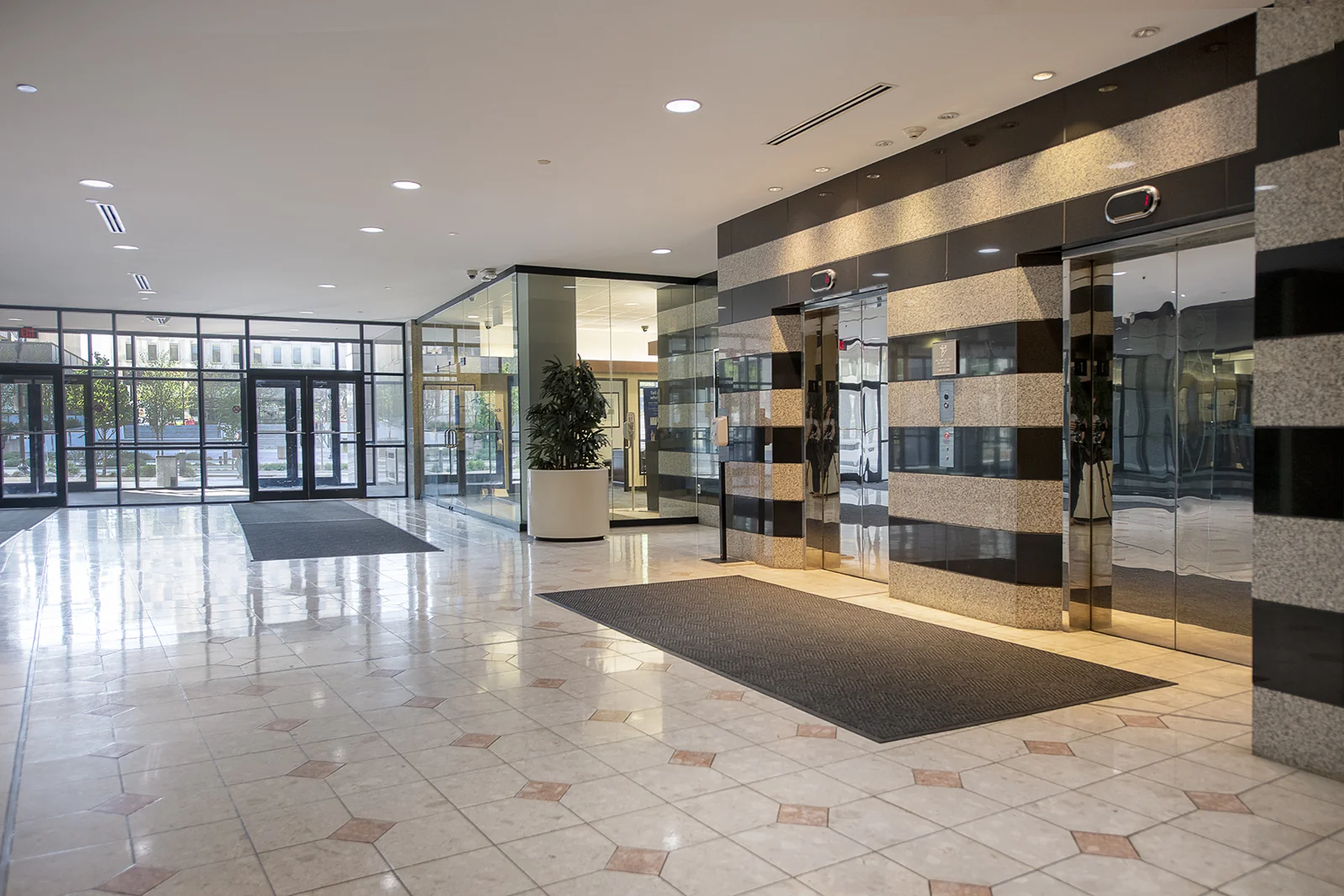 Main Place — Lease in Akron, OH, photo 3 of 8