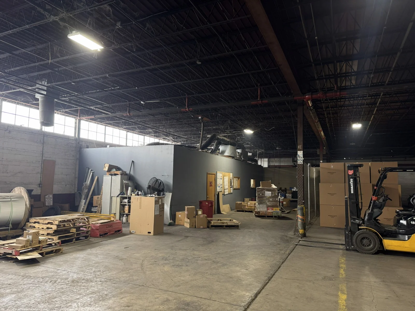 Up to 39k sf warehouse/industrial space newly available For Lease in Akron