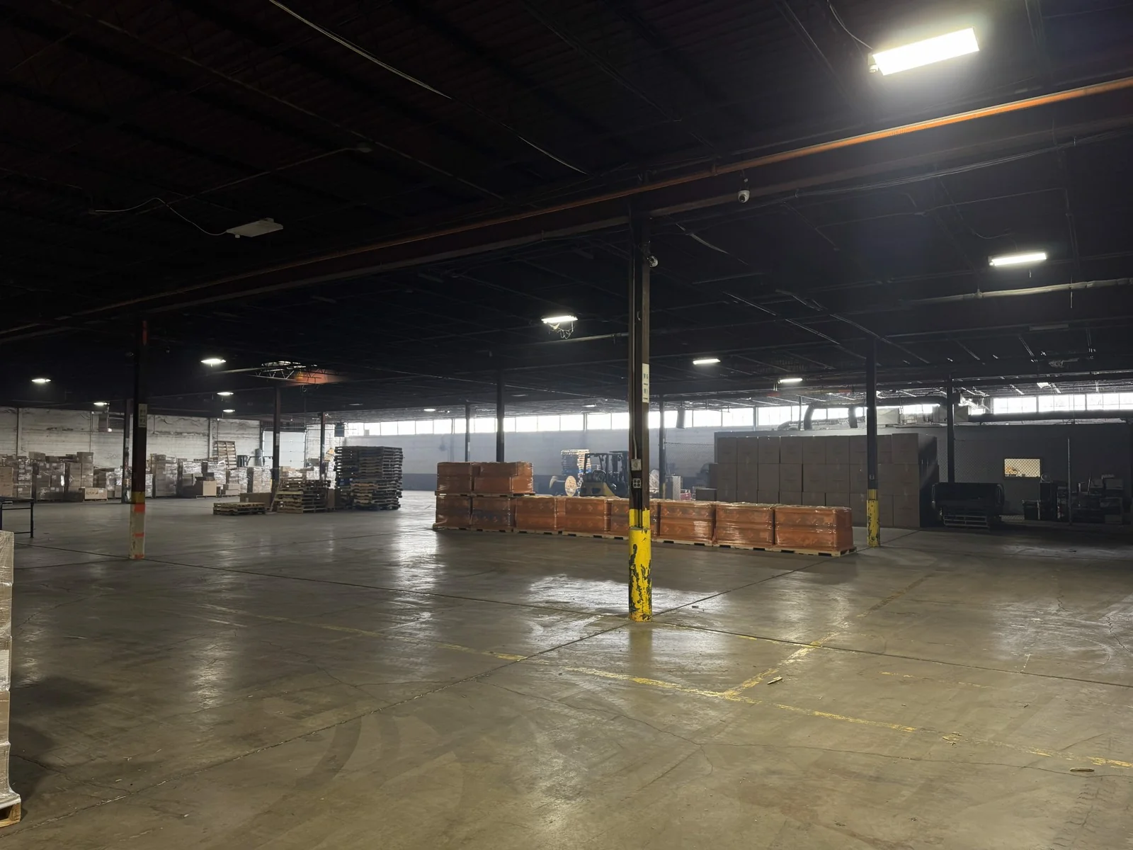 Up to 39k sf warehouse/industrial space newly… — Lease in Akron, OH, photo 2 of 5