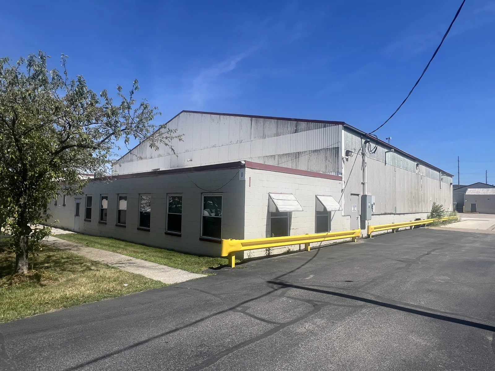 21,000 SF OF WAREHOUSE/OFFICE SPACE AVAILABLE