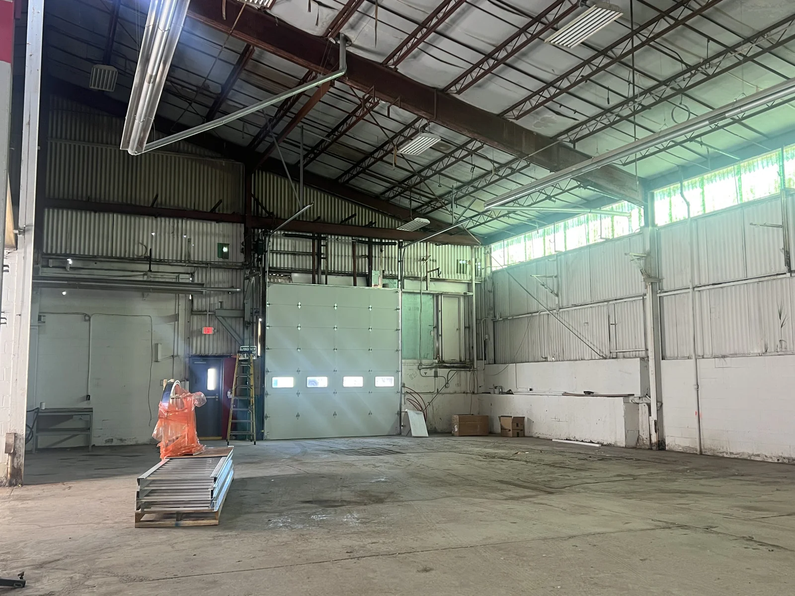 21,000 SF OF WAREHOUSE/OFFICE SPACE AVAILABLE — Lease in Wickliffe, OH, photo 2 of 5