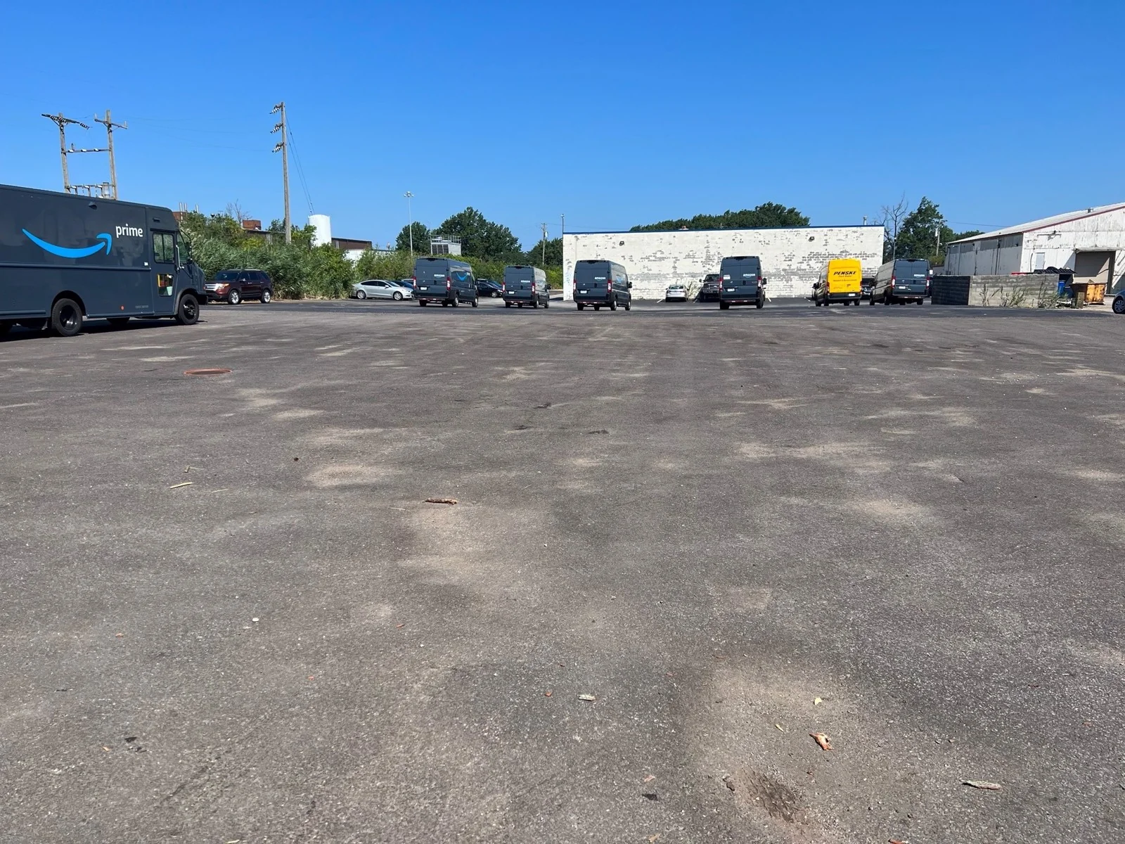 Rare Find – Small Industrial Space with Paved 1-Acre Yard