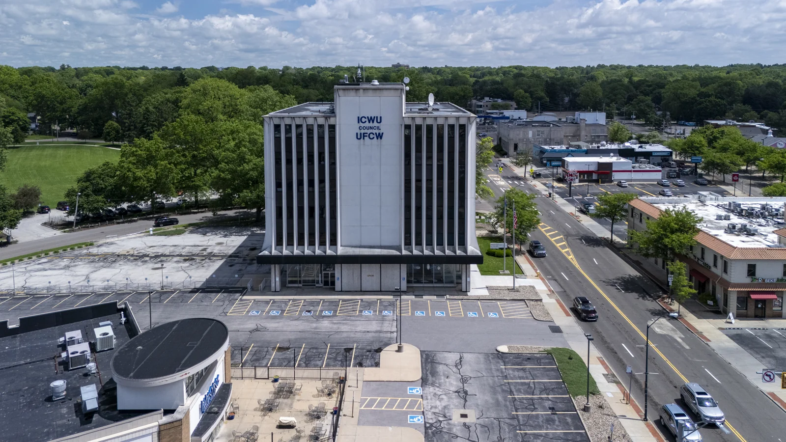 Mitchell Building — Lease in Akron, OH, photo 1 of 6