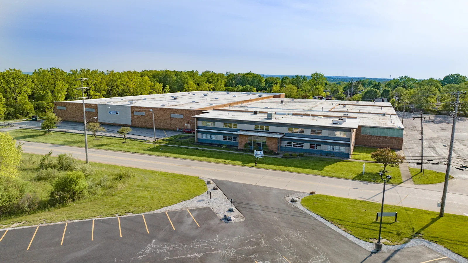 ±140,000 SF WAREHOUSE/DISTRIBUTION SPACE