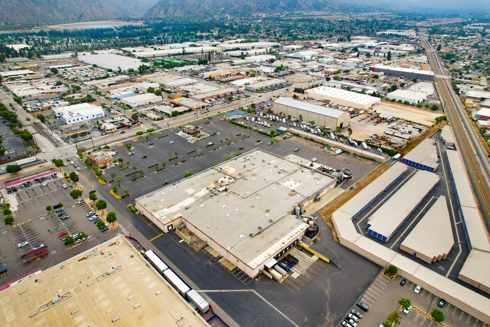 Industrial in Azusa, CA - photo 2 - Azusa, CA