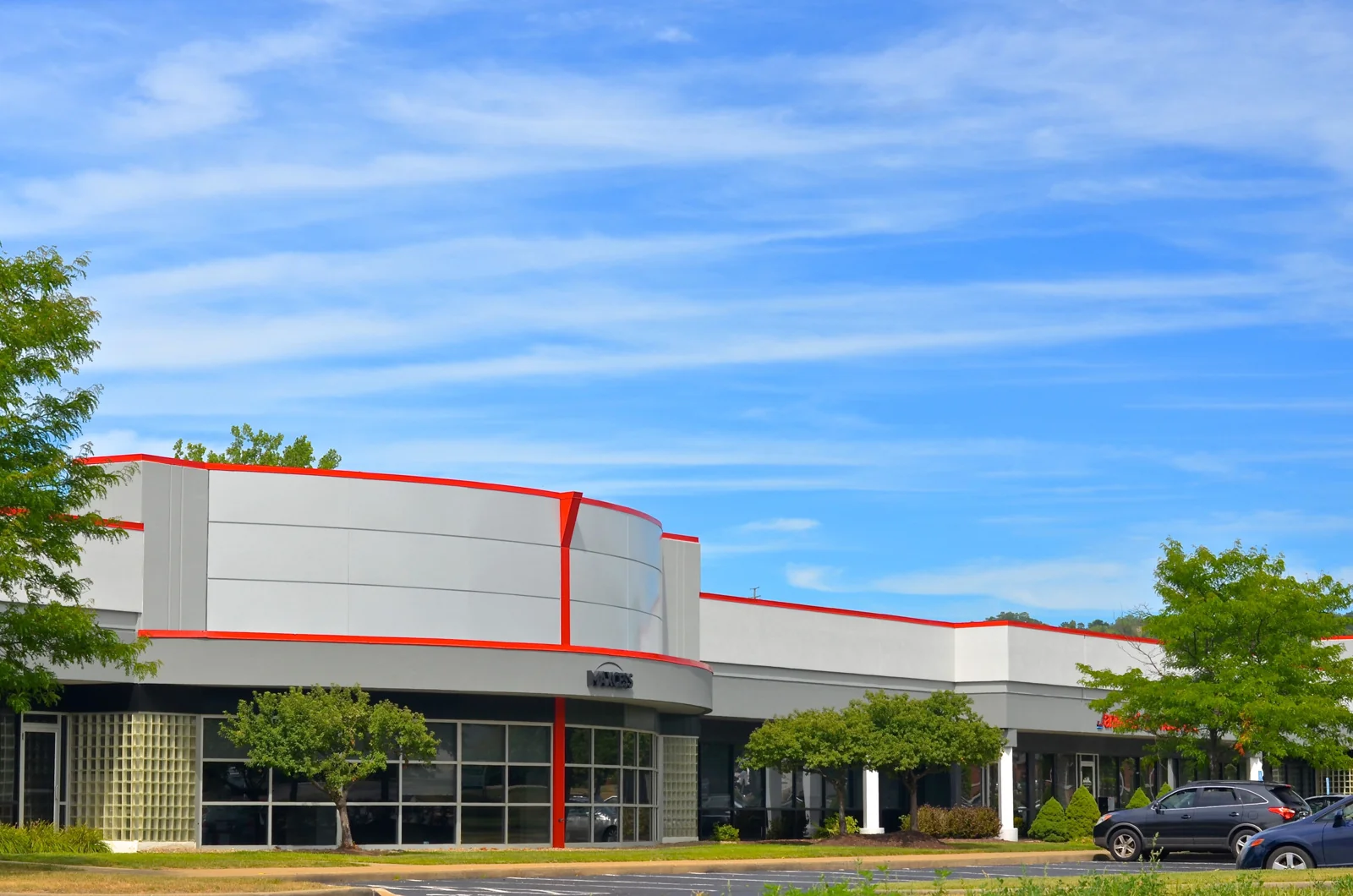 Valley Tech — Lease in Valley View, OH, photo 1 of 8