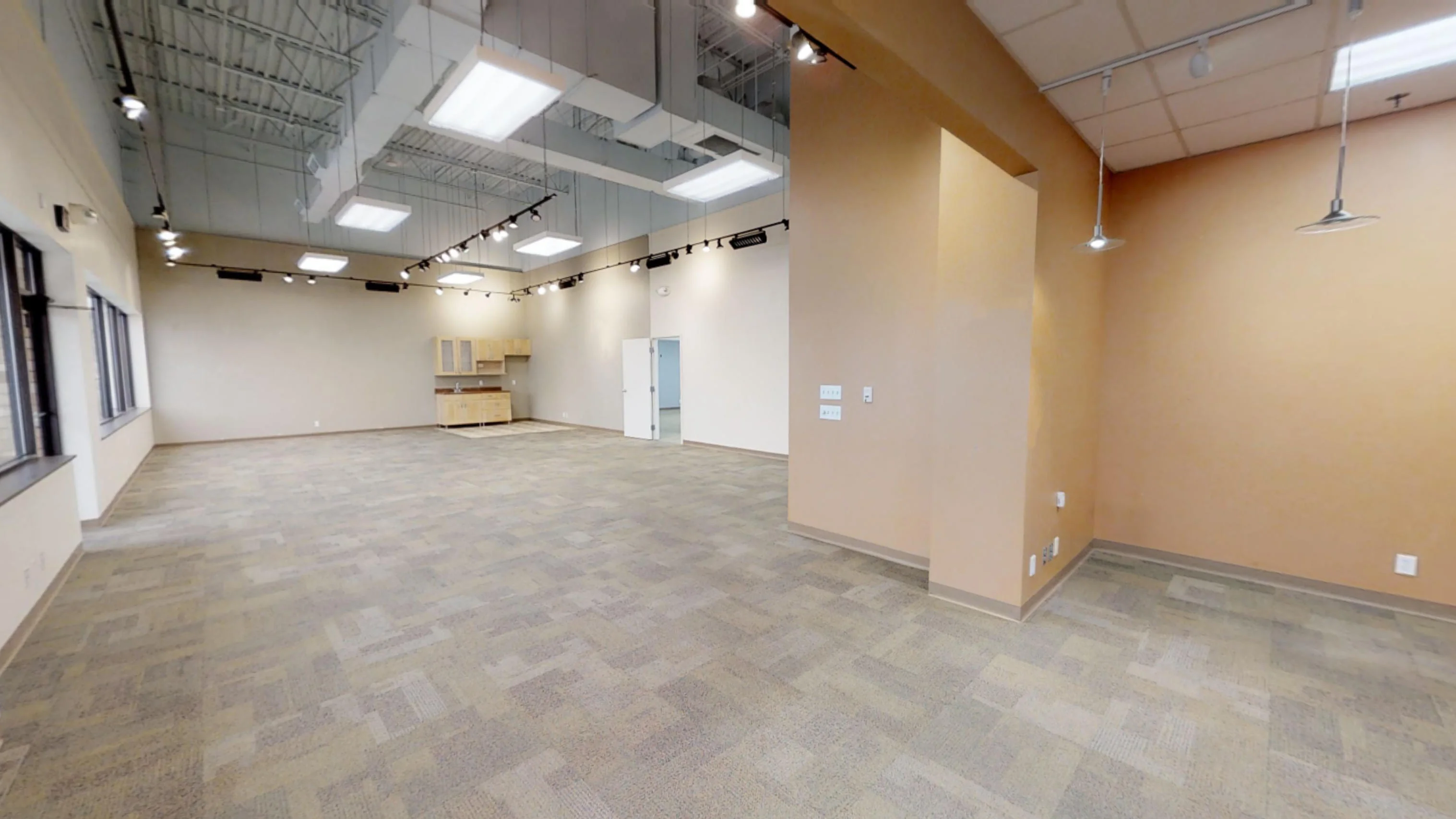 FlexIndustrial in Valley View, OH — Lease in Valley View, OH, photo 2 of 6