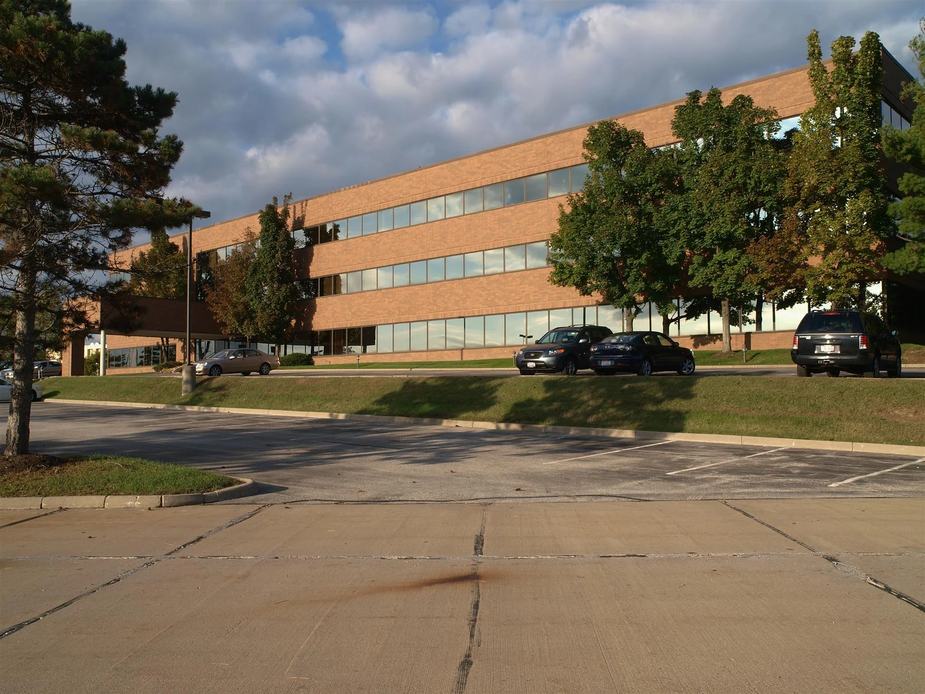 Summit 4 — Lease in Independence, OH, photo 2 of 7