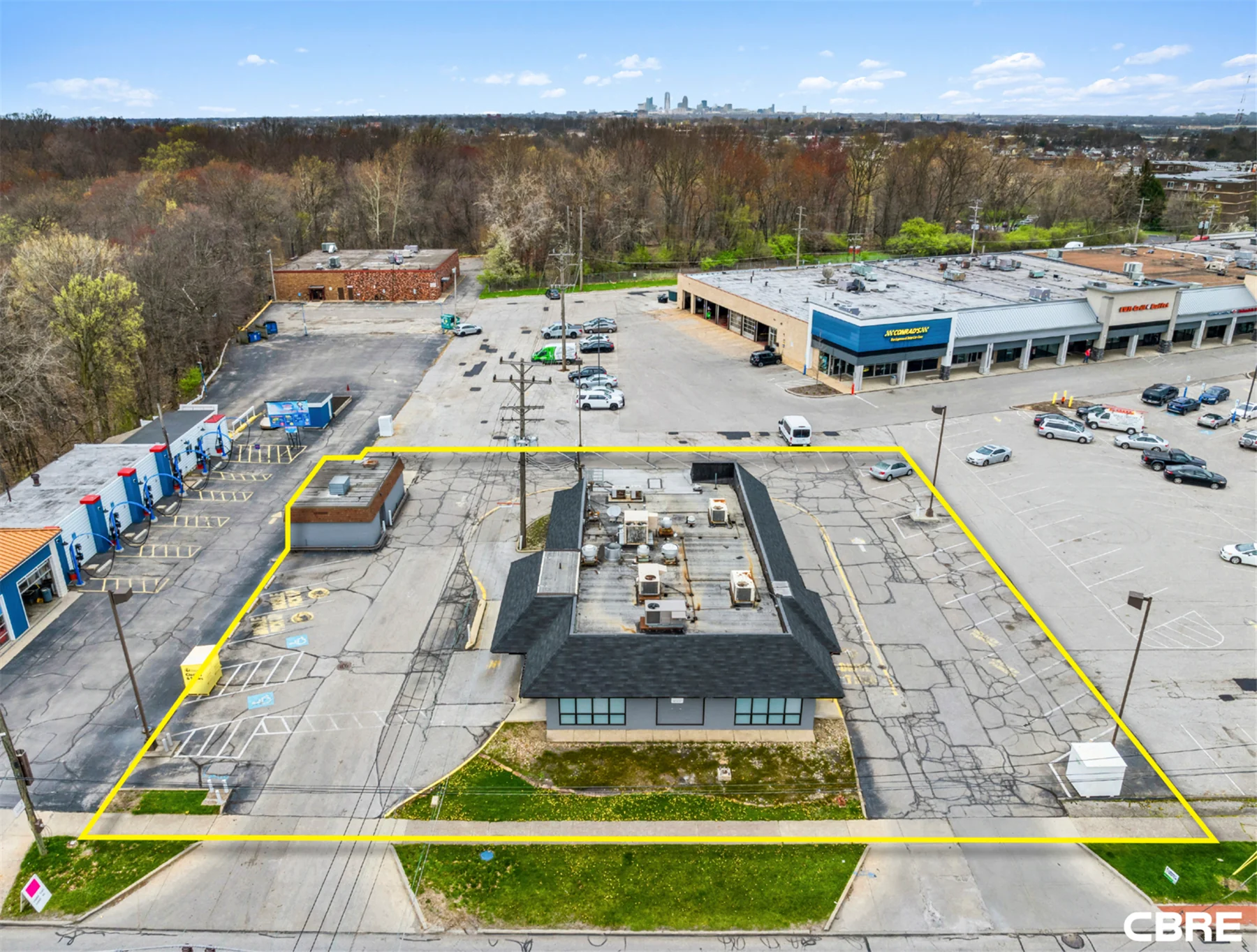 3,326 SF Former McDonald's Outparcel to Quarry Square — Lease in Parma, OH, photo 4 of 8