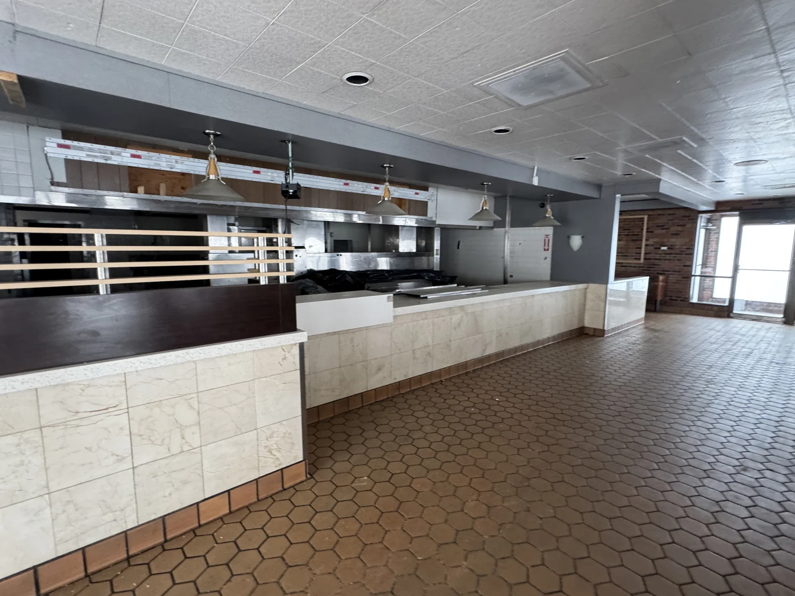 3,326 SF Former McDonald's Outparcel to Quarry Square — Lease in Parma, OH, photo 5 of 8