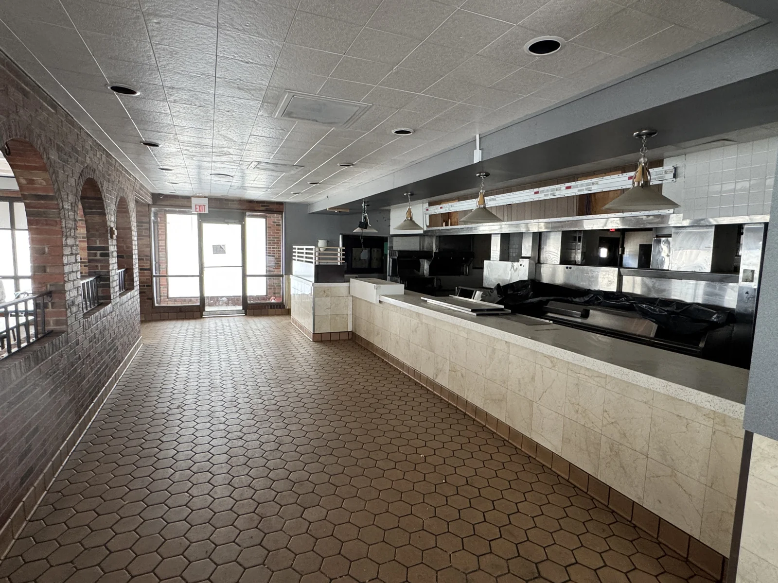 3,326 SF Former McDonald's Outparcel to Quarry Square — Lease in Parma, OH, photo 6 of 8