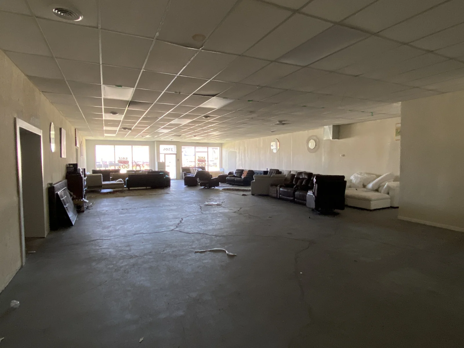 Highly Visible Freestanding 6,160 SF Building — Lease in Parma, OH, photo 6 of 7