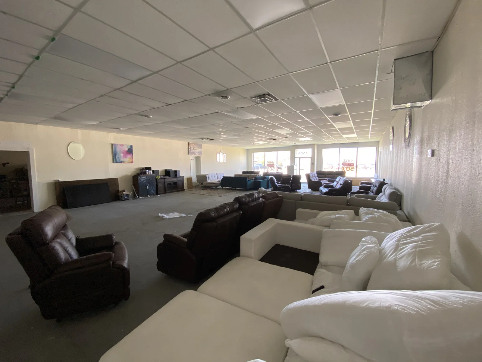 Highly Visible Freestanding 6,160 SF Building — Lease in Parma, OH, photo 7 of 7